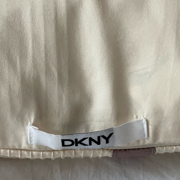 Pair DKNY pillows never used - Picture 5 of 5